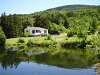 Un des deux étangs à truites près de ce chalet