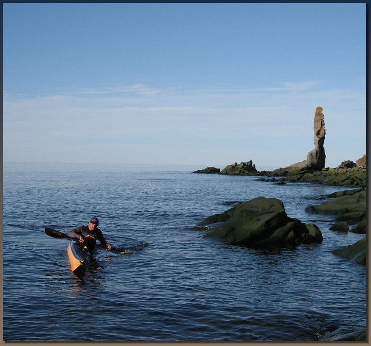 Une des activits que l'on peut pratiquer au parc ctier, le kayak de mer,  la dcouverte de la Tourelle et des mammifres marins!